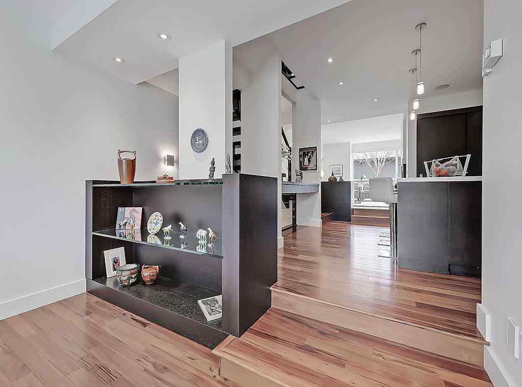 MLS® A2267873 - 2307 3 Avenue NW in West Hillhurst Calgary, Residential