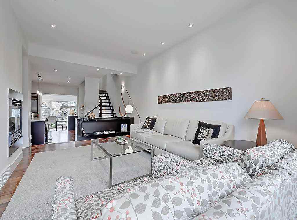 MLS® A2267873 - 2307 3 Avenue NW in West Hillhurst Calgary, Residential