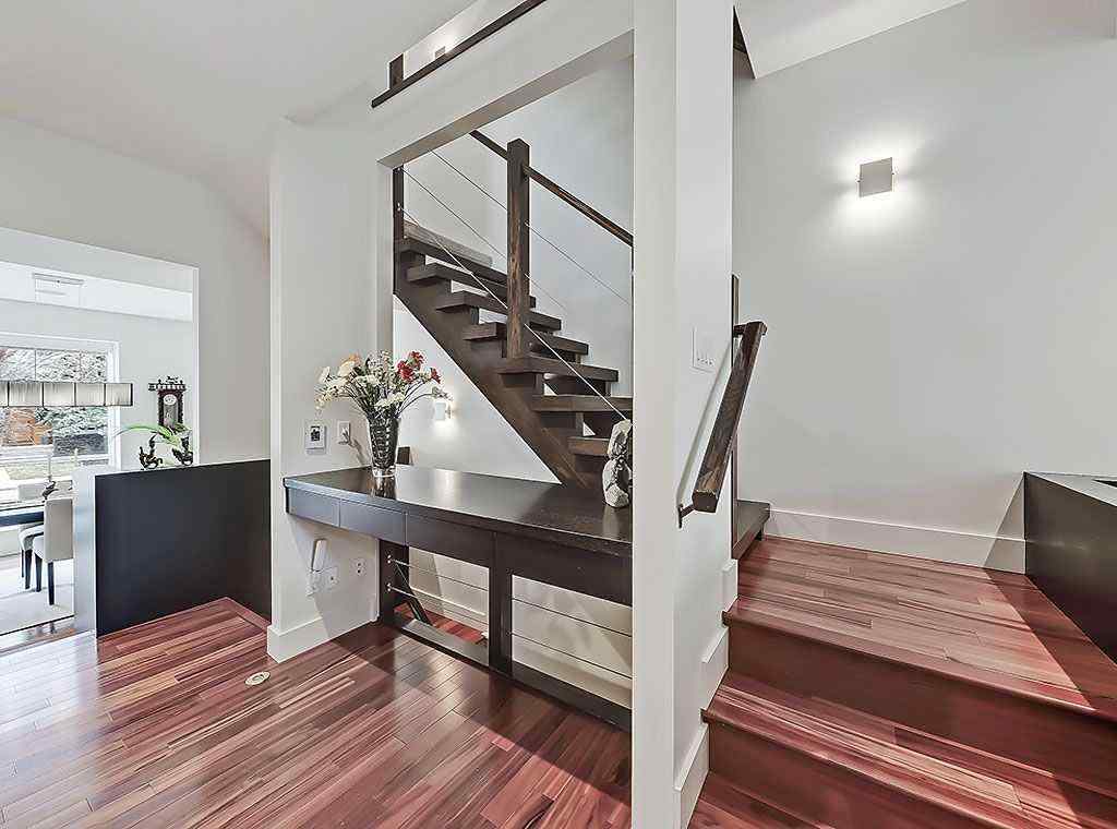 MLS® A2267873 - 2307 3 Avenue NW in West Hillhurst Calgary, Residential