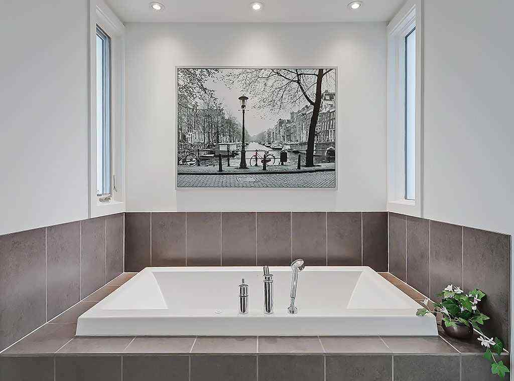 MLS® A2267873 - 2307 3 Avenue NW in West Hillhurst Calgary, Residential