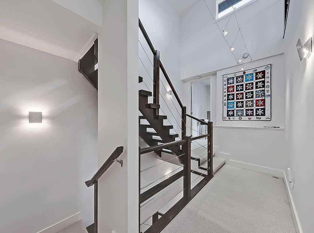 MLS® A2267873 - 2307 3 Avenue NW in West Hillhurst Calgary, Residential