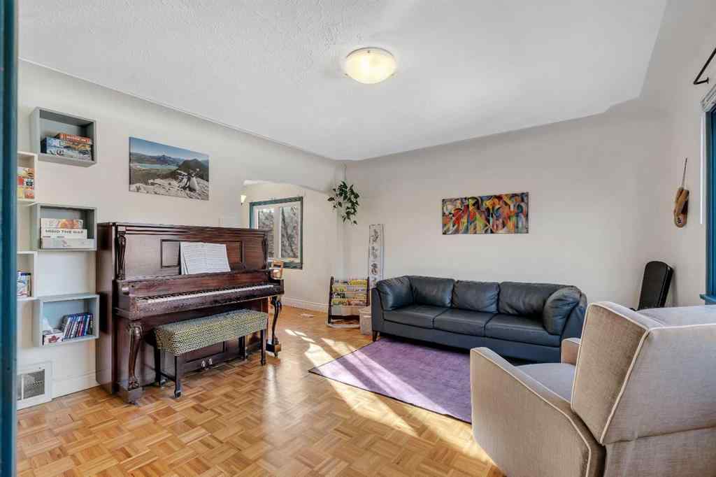 MLS® A2267878 - 129 18 Avenue NW in Tuxedo Park Calgary, Residential