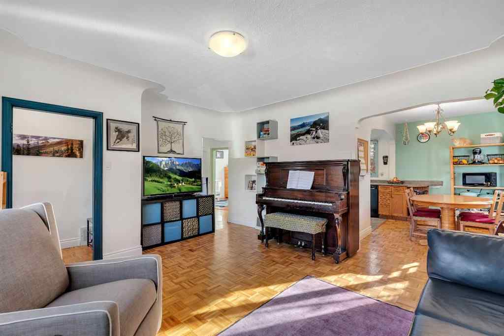 MLS® A2267878 - 129 18 Avenue NW in Tuxedo Park Calgary, Residential