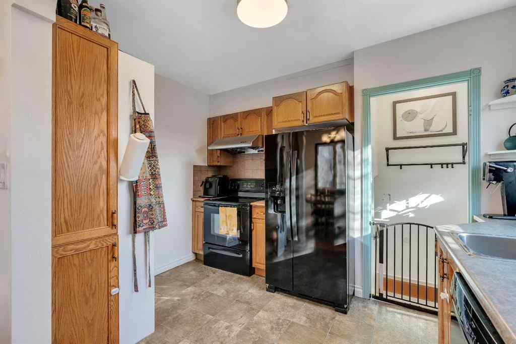 MLS® A2267878 - 129 18 Avenue NW in Tuxedo Park Calgary, Residential