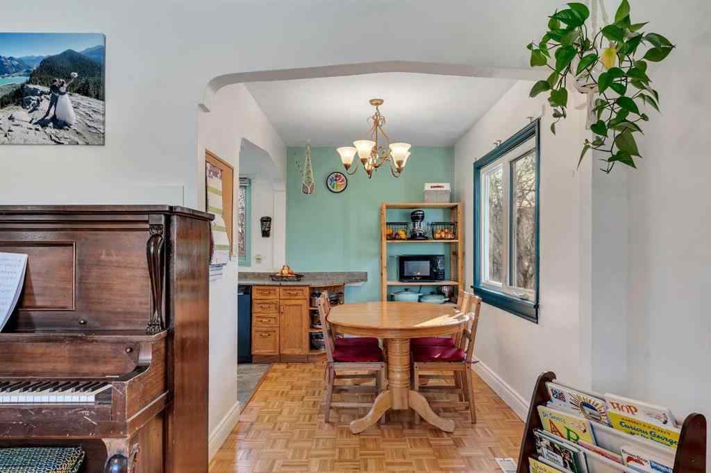 MLS® A2267878 - 129 18 Avenue NW in Tuxedo Park Calgary, Residential