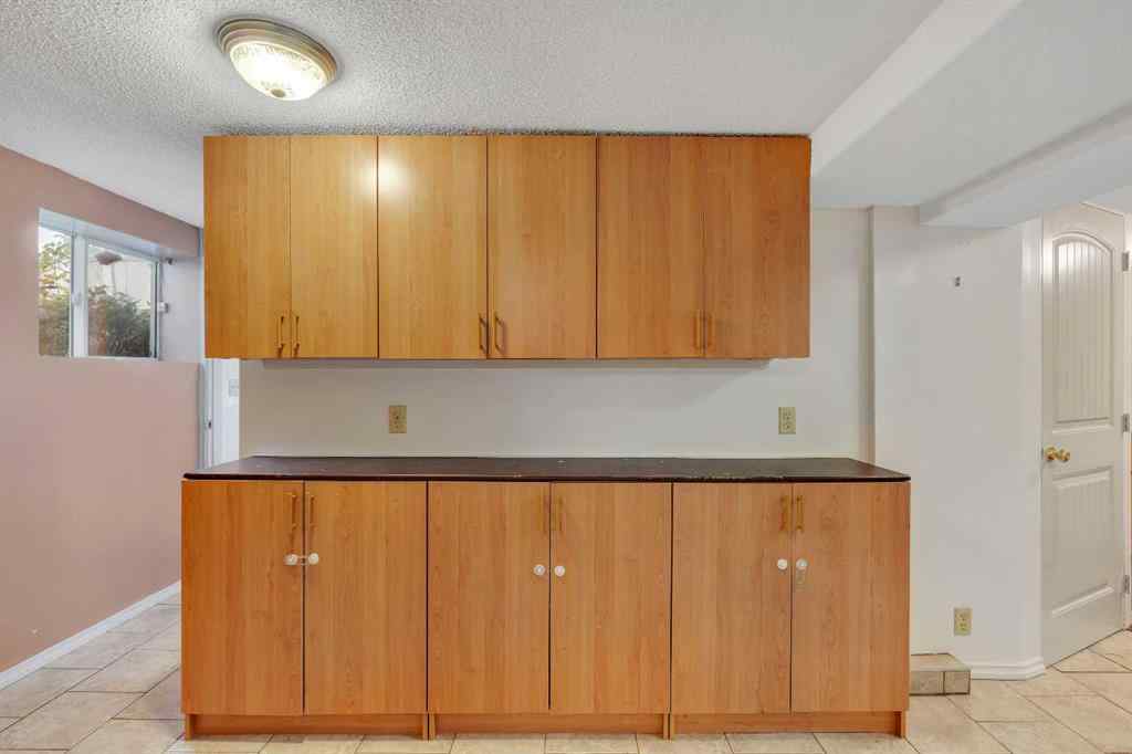 MLS® A2267878 - 129 18 Avenue NW in Tuxedo Park Calgary, Residential