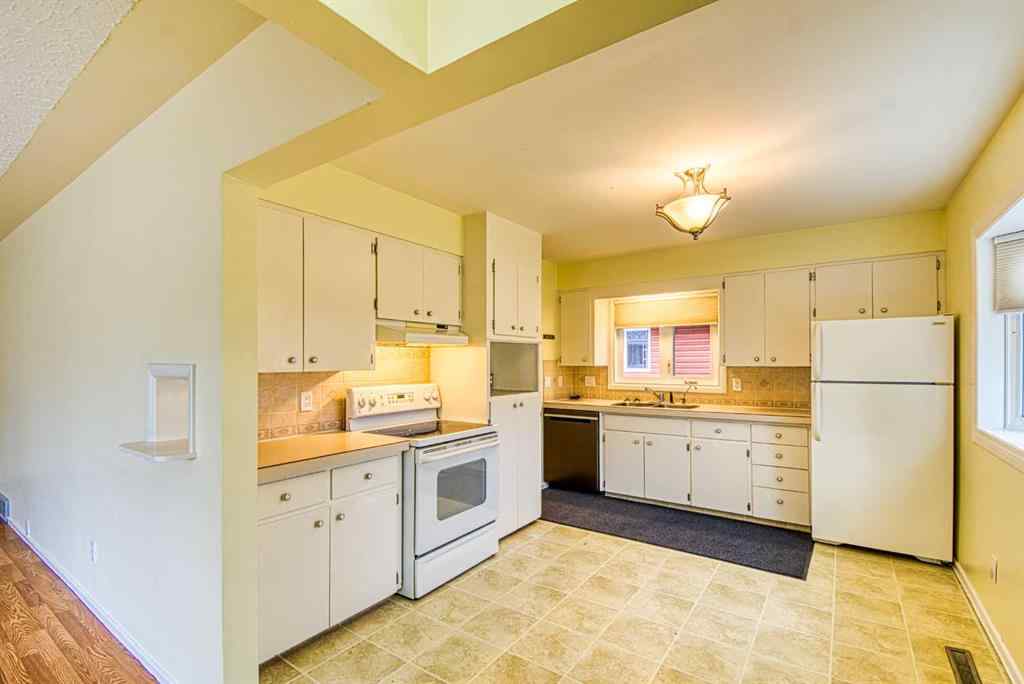 MLS® A2267883 - 1015 6th Avenue  in N/A Beaverlodge, Residential