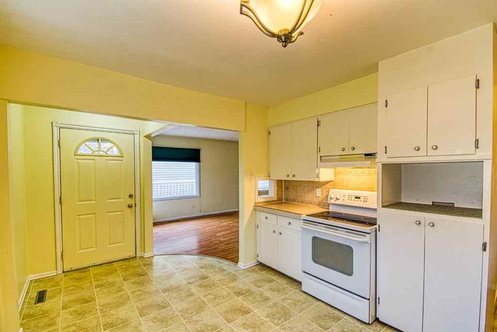 MLS® A2267883 - 1015 6th Avenue  in N/A Beaverlodge, Residential