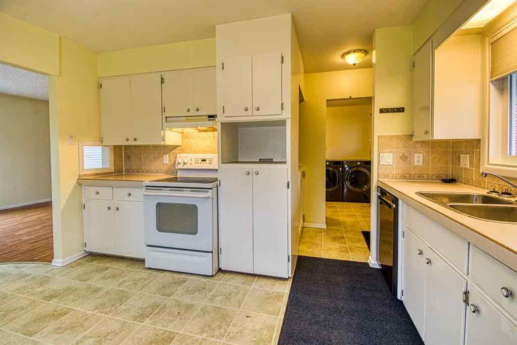 MLS® A2267883 - 1015 6th Avenue  in N/A Beaverlodge, Residential