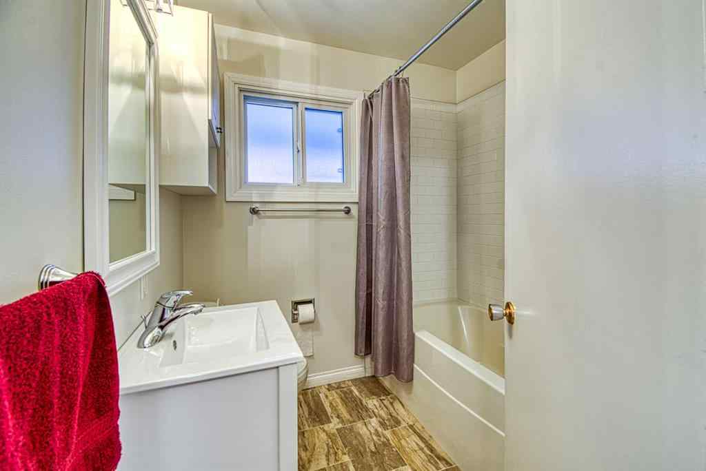 MLS® A2267883 - 1015 6th Avenue  in N/A Beaverlodge, Residential