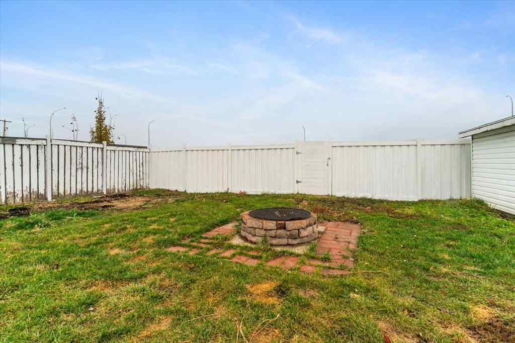 MLS® A2267885 - 6337 93 Street  in Country Club Estates Grande Prairie, Residential