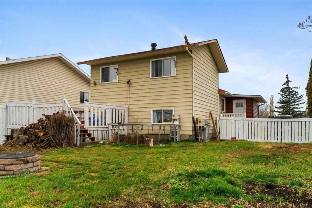 MLS® A2267885 - 6337 93 Street  in Country Club Estates Grande Prairie, Residential