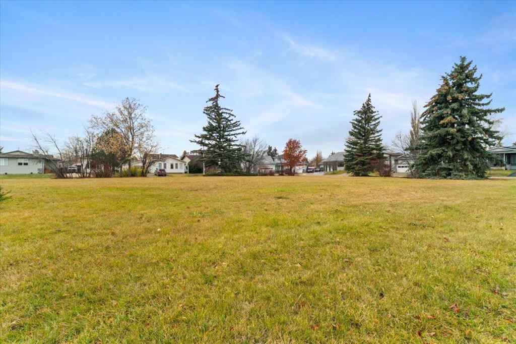 MLS® A2267885 - 6337 93 Street  in Country Club Estates Grande Prairie, Residential