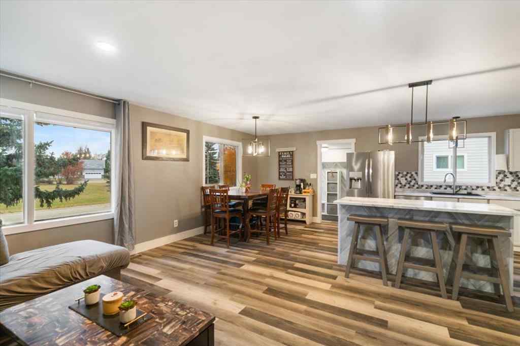 MLS® A2267885 - 6337 93 Street  in Country Club Estates Grande Prairie, Residential