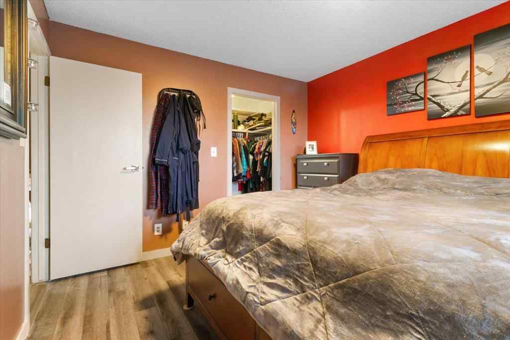 MLS® A2267885 - 6337 93 Street  in Country Club Estates Grande Prairie, Residential