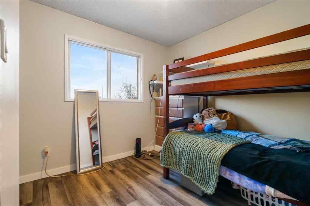 MLS® A2267885 - 6337 93 Street  in Country Club Estates Grande Prairie, Residential