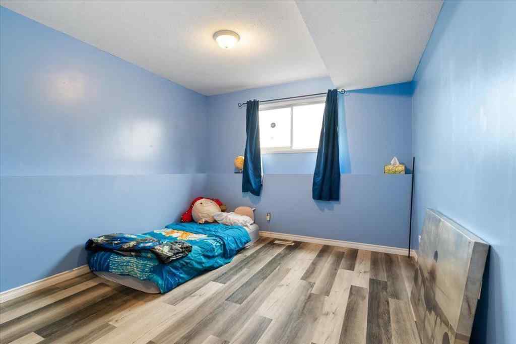 MLS® A2267885 - 6337 93 Street  in Country Club Estates Grande Prairie, Residential