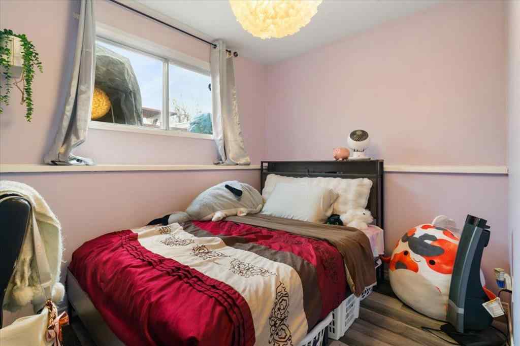 MLS® A2267885 - 6337 93 Street  in Country Club Estates Grande Prairie, Residential