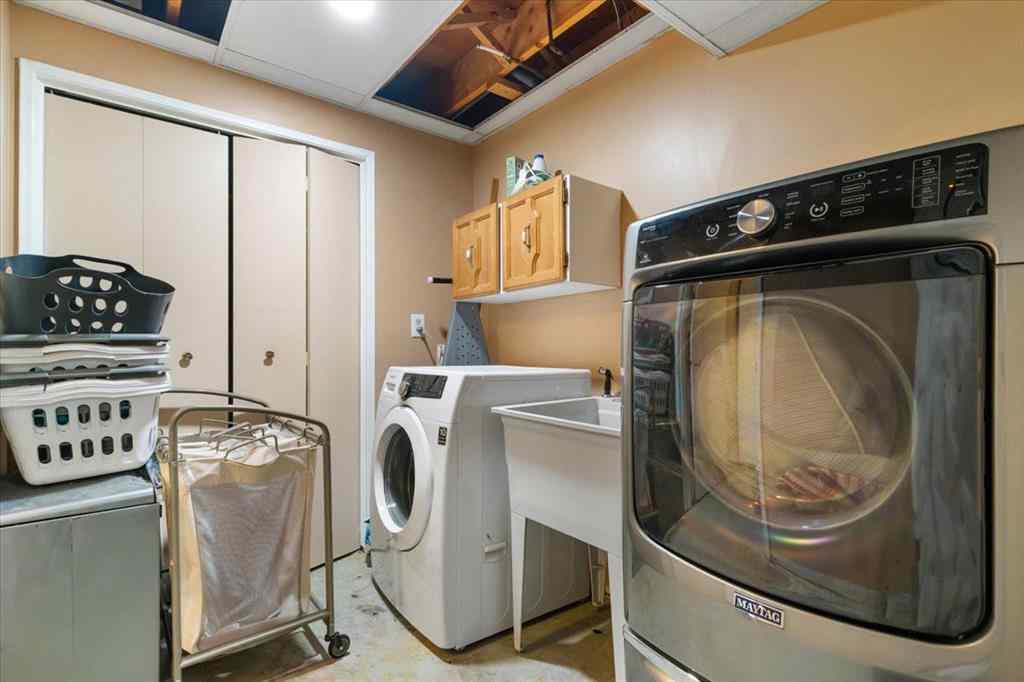 MLS® A2267885 - 6337 93 Street  in Country Club Estates Grande Prairie, Residential