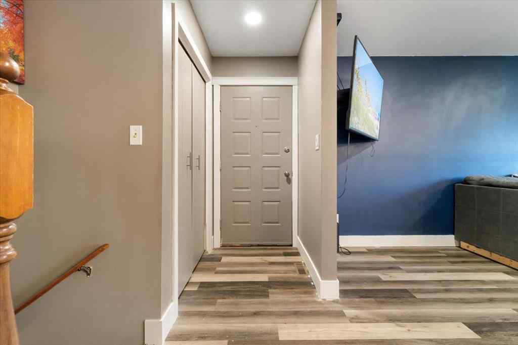 MLS® A2267885 - 6337 93 Street  in Country Club Estates Grande Prairie, Residential