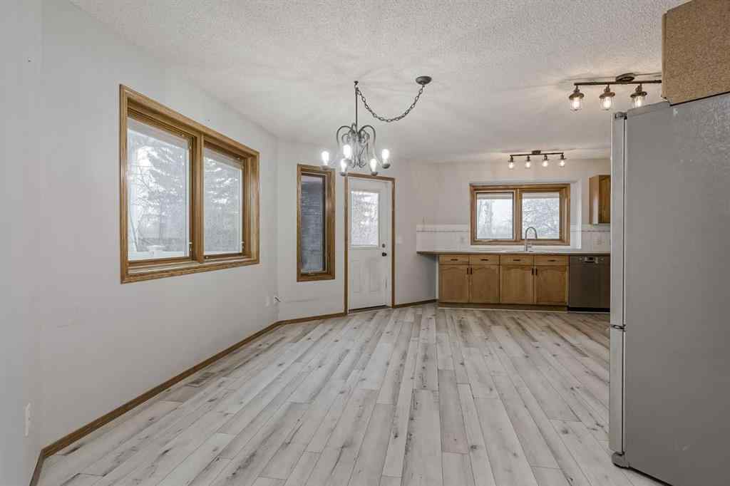 MLS&reg; # A2267898 - 270 Douglas Glen Court SE in Douglasdale/Glen Calgary, Residential Open Houses