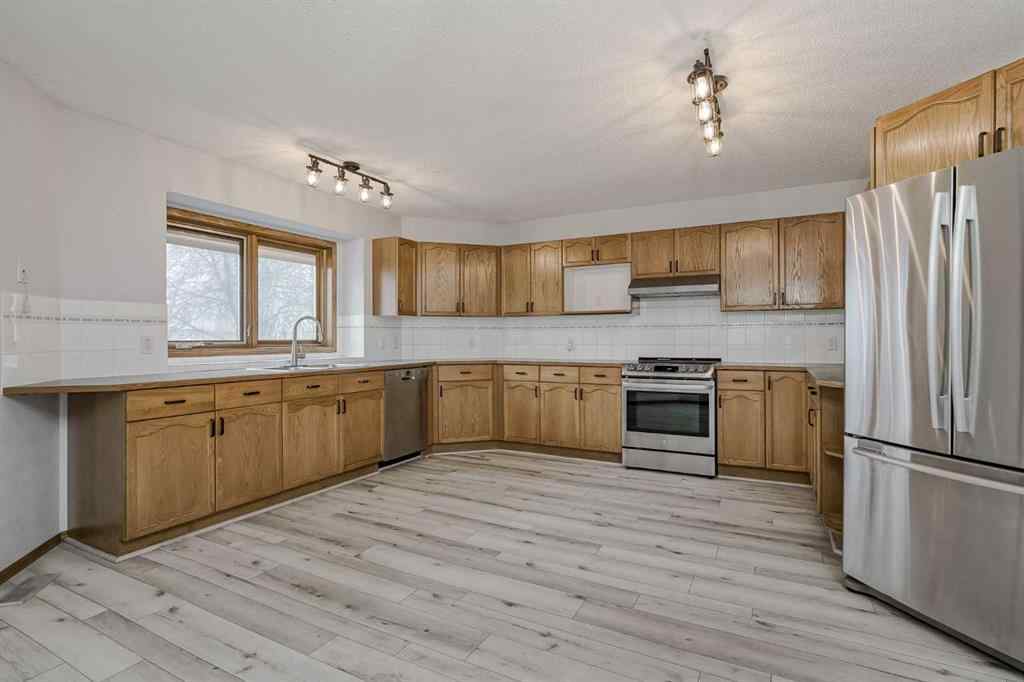 MLS&reg; # A2267898 - 270 Douglas Glen Court SE in Douglasdale/Glen Calgary, Residential Open Houses