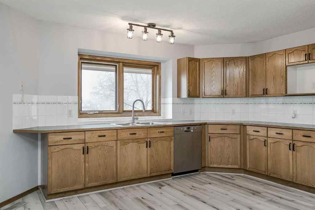 MLS&reg; # A2267898 - 270 Douglas Glen Court SE in Douglasdale/Glen Calgary, Residential Open Houses