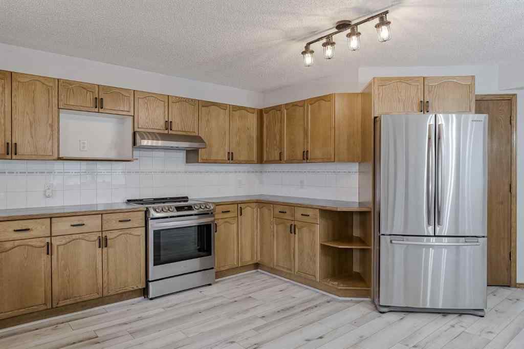 MLS&reg; # A2267898 - 270 Douglas Glen Court SE in Douglasdale/Glen Calgary, Residential Open Houses