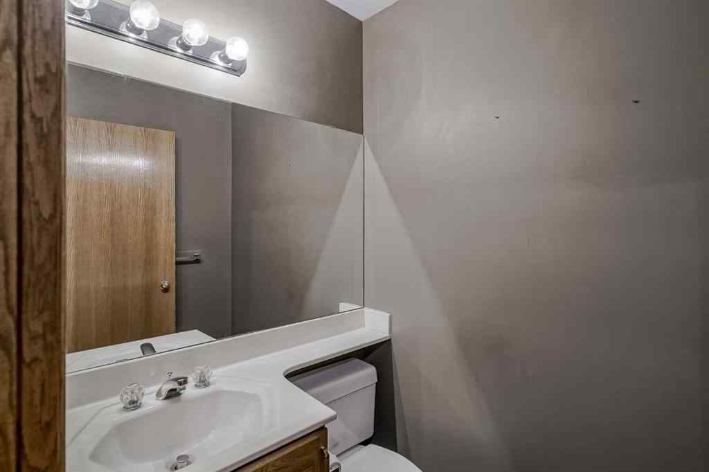 MLS&reg; # A2267898 - 270 Douglas Glen Court SE in Douglasdale/Glen Calgary, Residential Open Houses