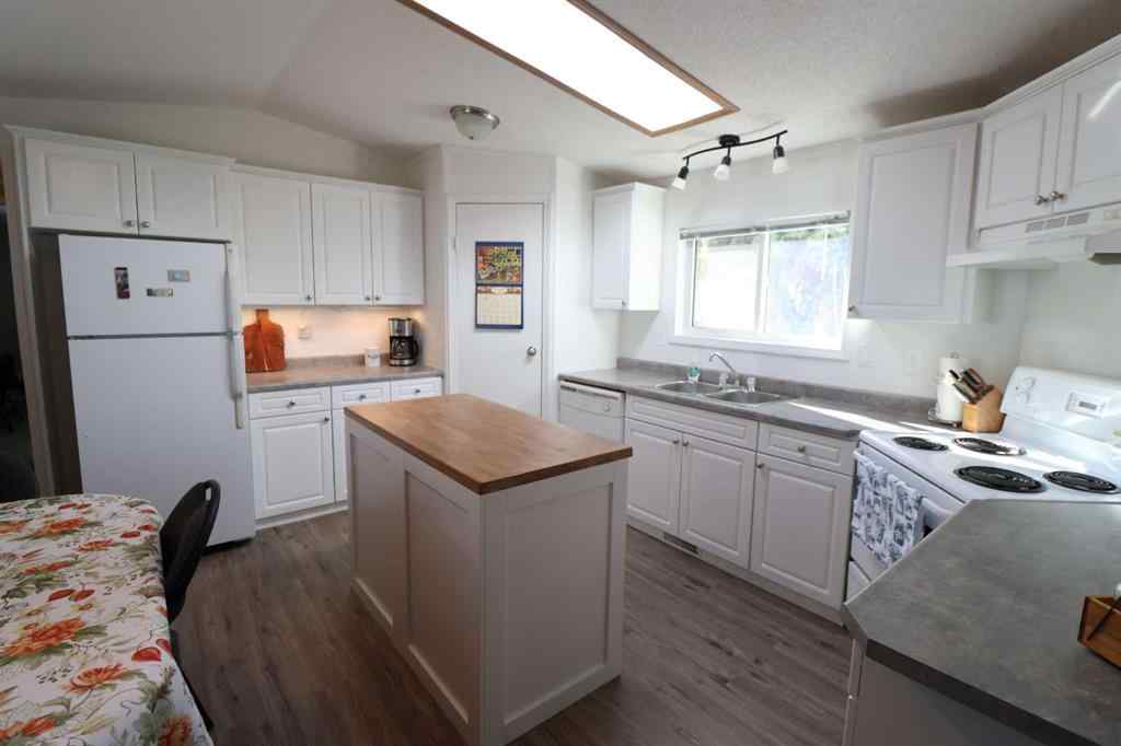 MLS® A2267901 - 3002 33 ave   in NONE Lethbridge, Mobile