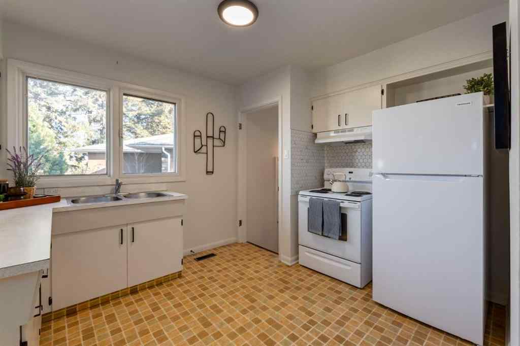 MLS® A2267917 - 126 Winston Drive SW in Westgate Calgary, Residential