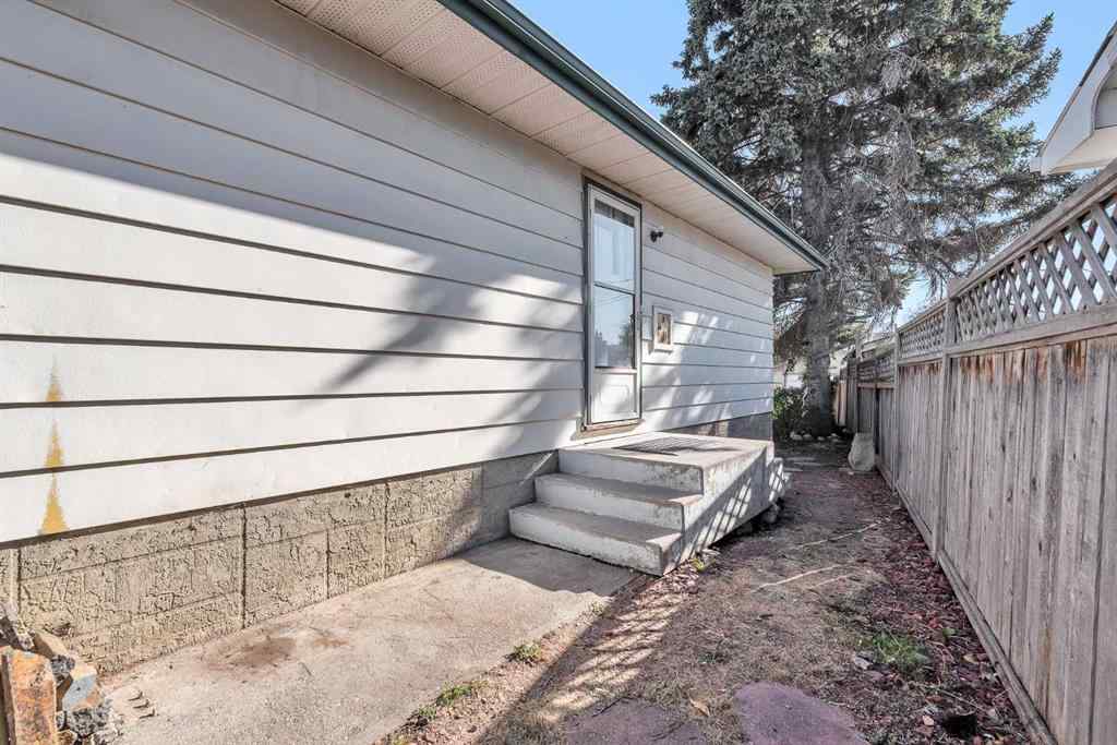 MLS® A2267924 - 212 Dovercrest Place SE in Dover Calgary, Residential