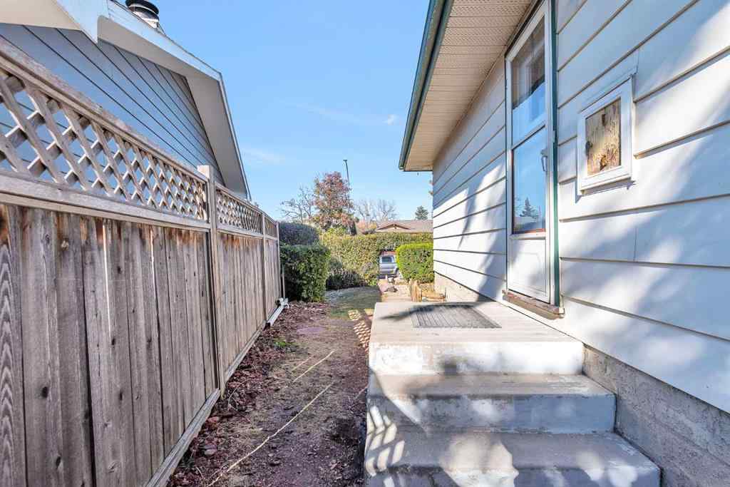 MLS® A2267924 - 212 Dovercrest Place SE in Dover Calgary, Residential