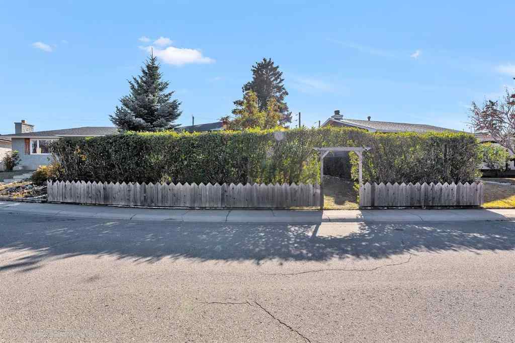 MLS® A2267924 - 212 Dovercrest Place SE in Dover Calgary, Residential