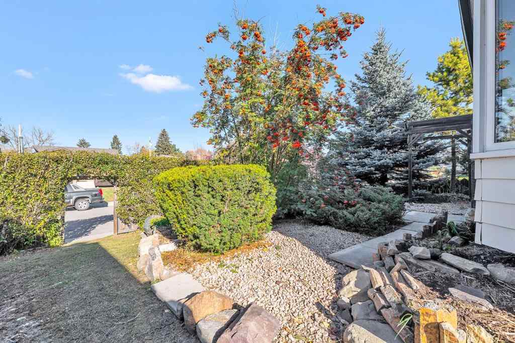 MLS® A2267924 - 212 Dovercrest Place SE in Dover Calgary, Residential