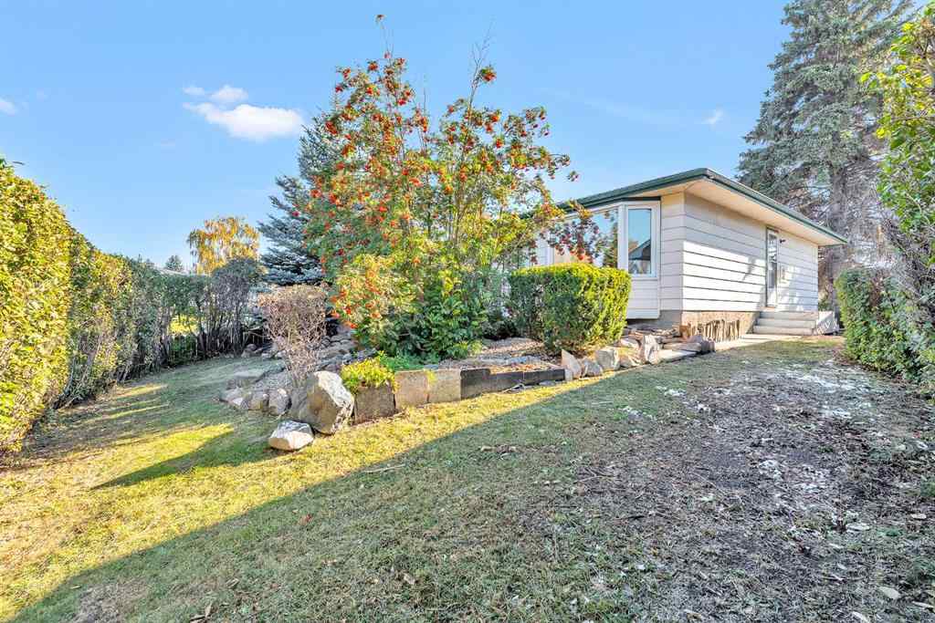 MLS® A2267924 - 212 Dovercrest Place SE in Dover Calgary, Residential