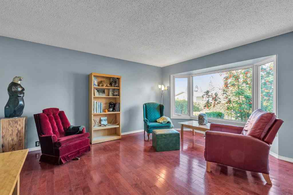 MLS® A2267924 - 212 Dovercrest Place SE in Dover Calgary, Residential