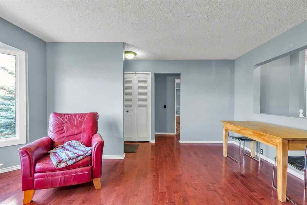 MLS® A2267924 - 212 Dovercrest Place SE in Dover Calgary, Residential