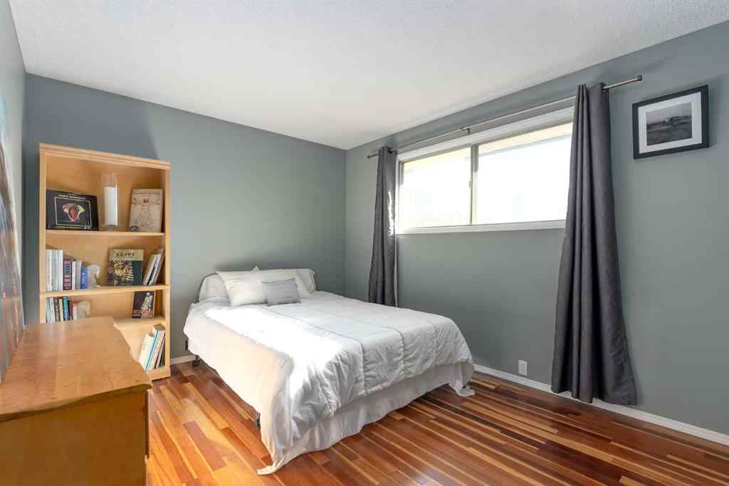 MLS® A2267924 - 212 Dovercrest Place SE in Dover Calgary, Residential