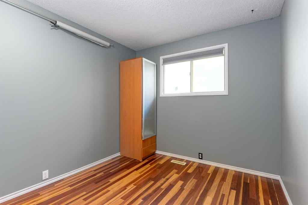 MLS® A2267924 - 212 Dovercrest Place SE in Dover Calgary, Residential