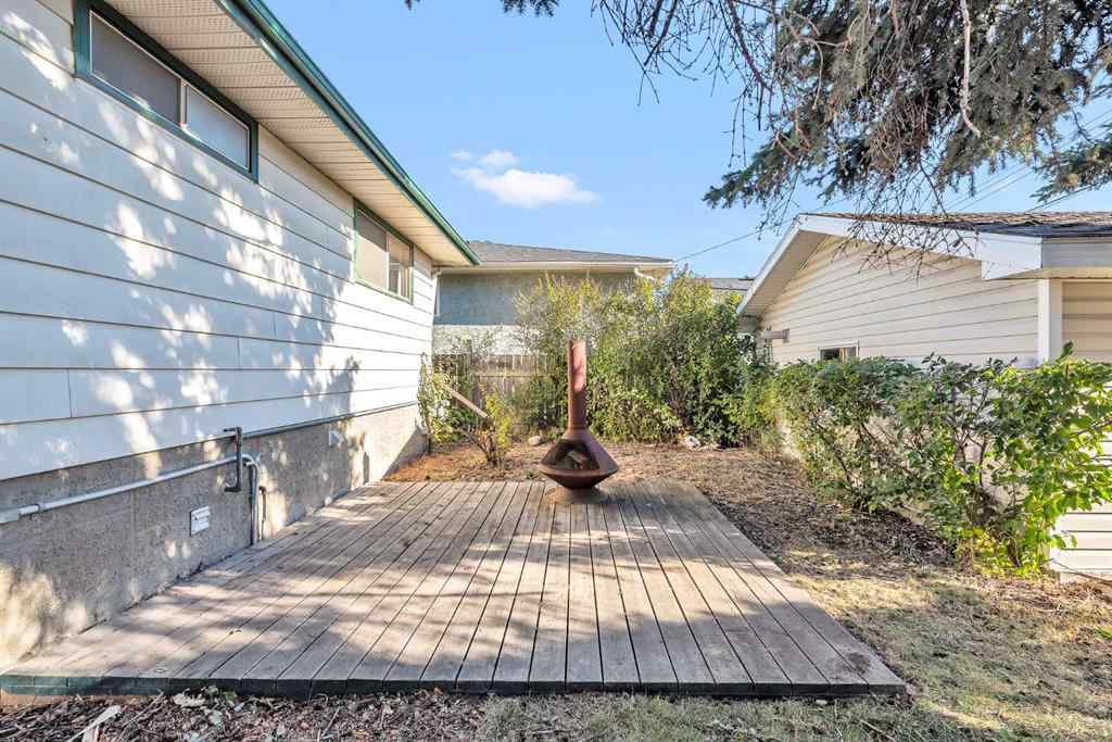 MLS® A2267924 - 212 Dovercrest Place SE in Dover Calgary, Residential