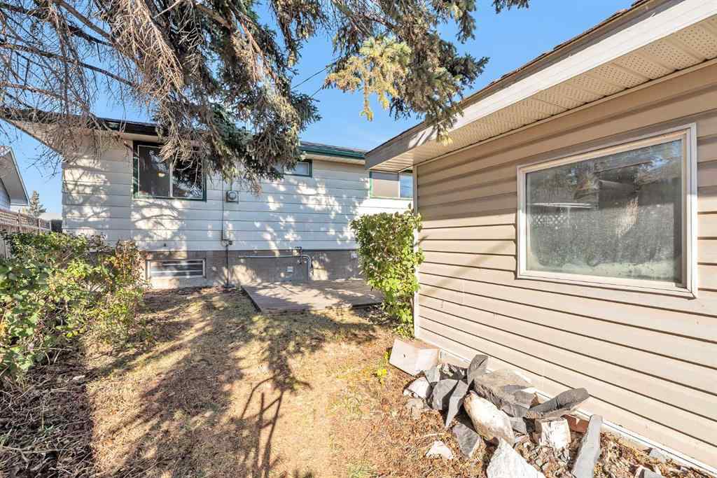 MLS® A2267924 - 212 Dovercrest Place SE in Dover Calgary, Residential