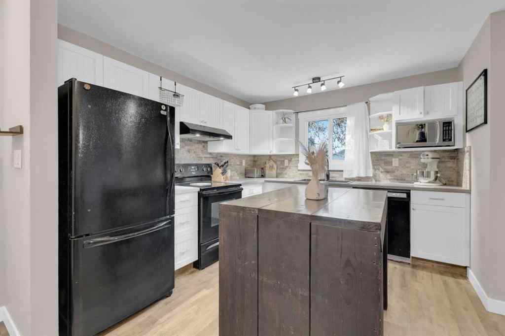 MLS® A2267934 - 25 Erickson Drive  in Eastview Estates Red Deer, Residential