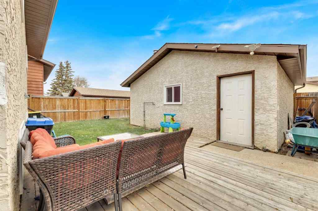 MLS® A2267934 - 25 Erickson Drive  in Eastview Estates Red Deer, Residential