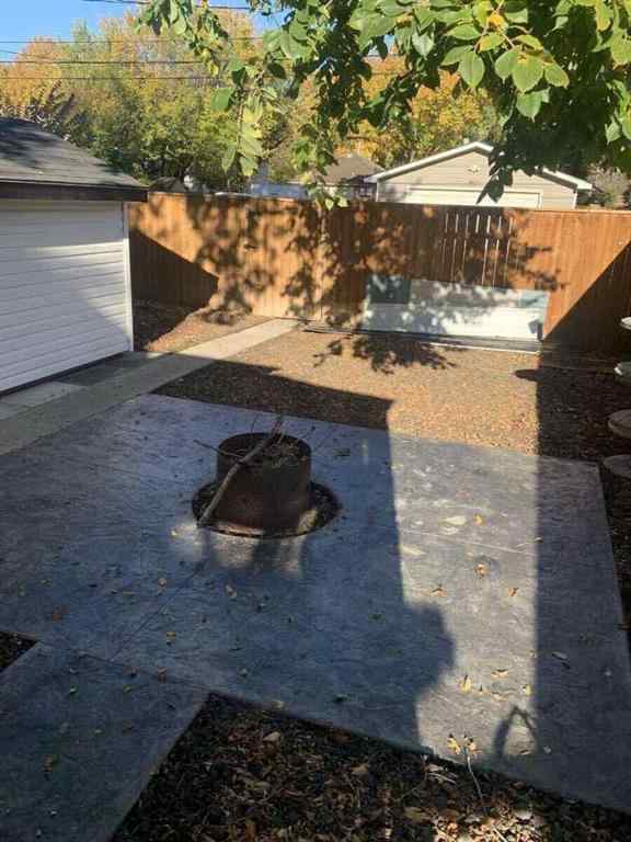 MLS® A2267941 - 866 Balmoral Street SE in River Flats Medicine Hat, Residential