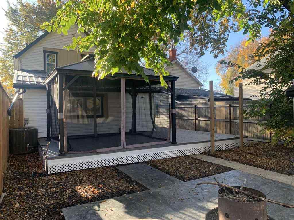 MLS® A2267941 - 866 Balmoral Street SE in River Flats Medicine Hat, Residential