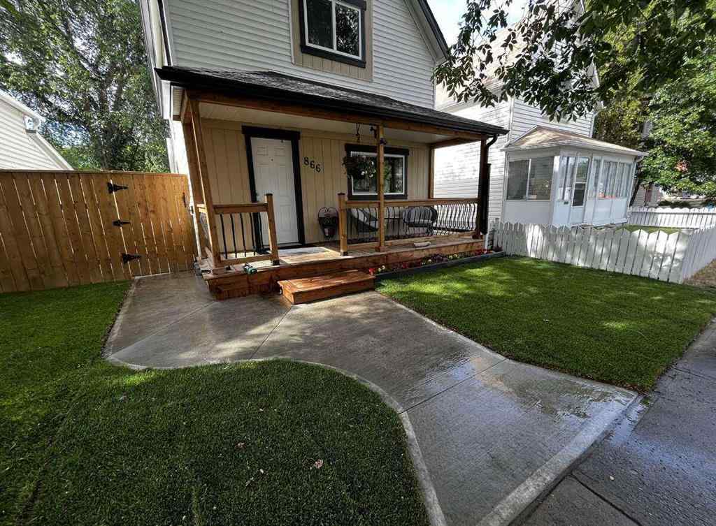 MLS® A2267941 - 866 Balmoral Street SE in River Flats Medicine Hat, Residential