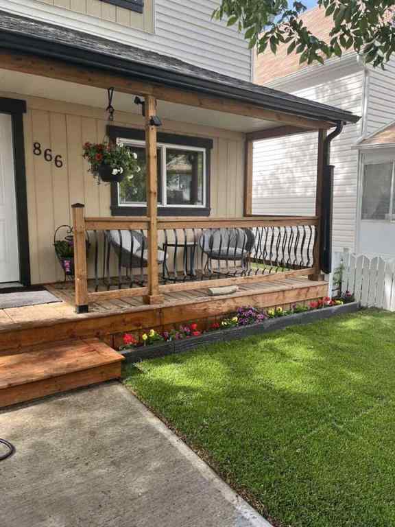 MLS® A2267941 - 866 Balmoral Street SE in River Flats Medicine Hat, Residential