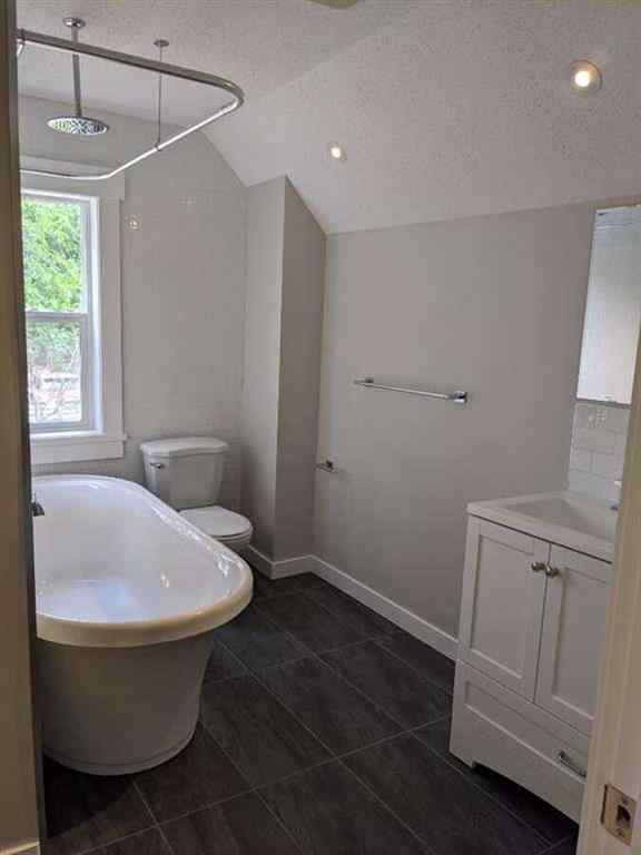 MLS® A2267941 - 866 Balmoral Street SE in River Flats Medicine Hat, Residential