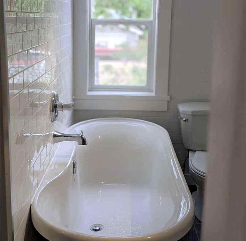 MLS® A2267941 - 866 Balmoral Street SE in River Flats Medicine Hat, Residential